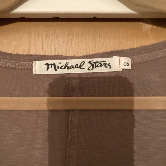 Michael Stars Low V Necked Short Sleeved Top - Picture 2 of 4